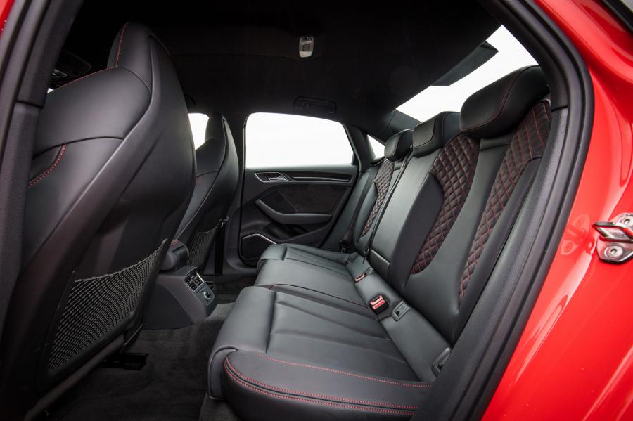Интерьер Audi RS3 Sedan (8V) 2017 года  (AU) (фото 12 из 37)